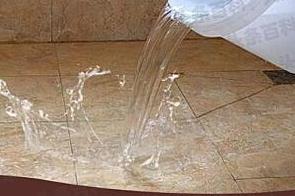 阿荣漏水维修 免砸砖防水材料该如何施工